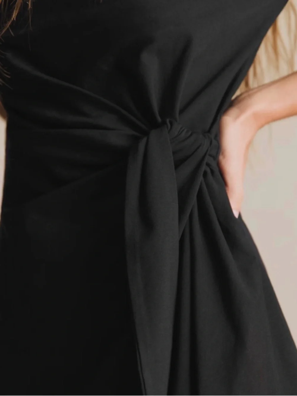 Sezane Black robe Pippa courte Short-Sleeve Tie-Waist Mini Dress - Picture 2 of 9
